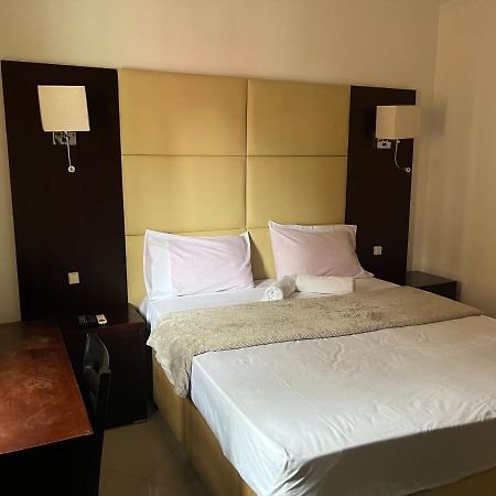 Guest House La Plaza 罗安达 外观 照片