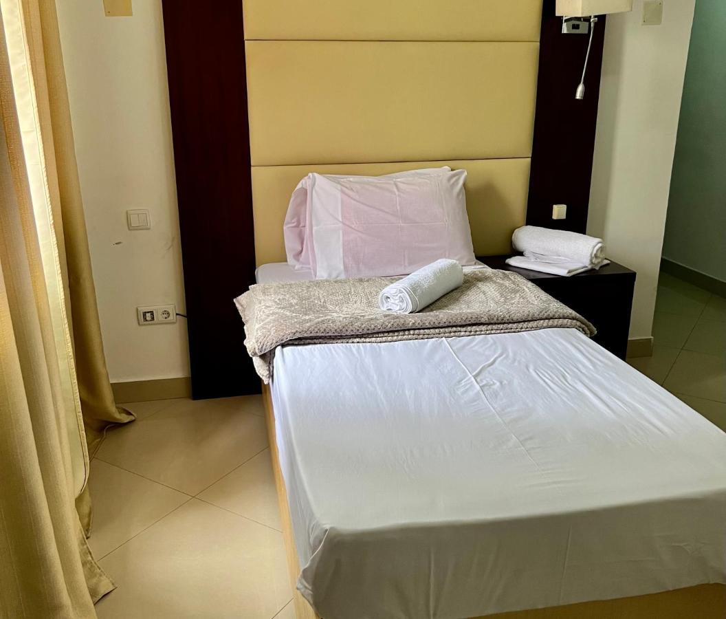 Guest House La Plaza 罗安达 外观 照片