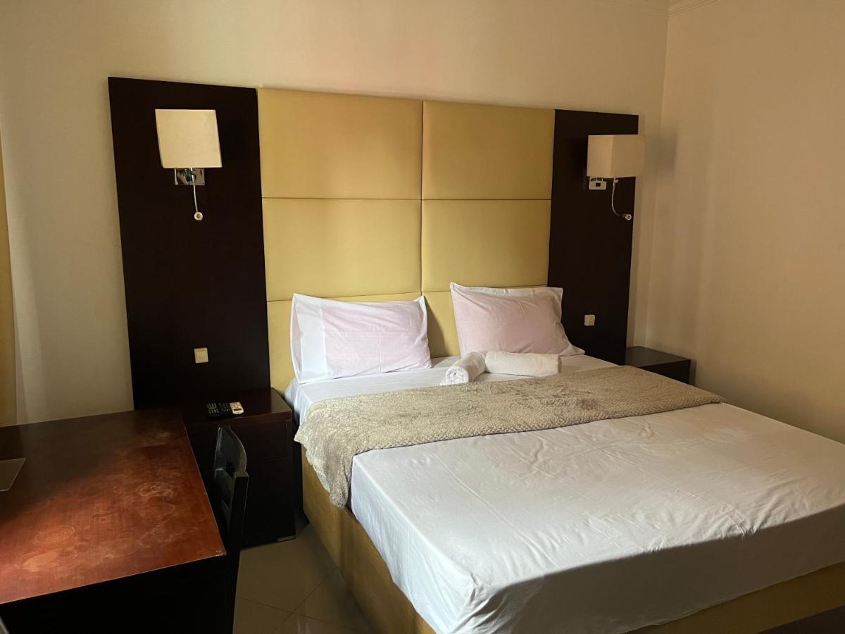 Guest House La Plaza 罗安达 外观 照片
